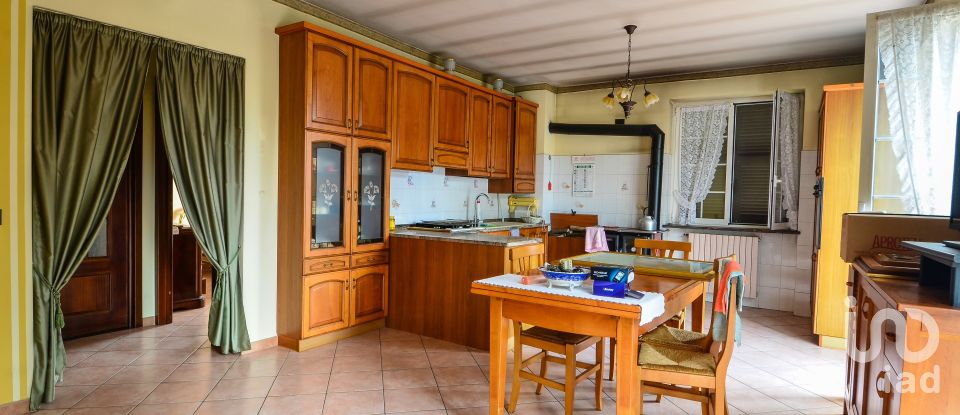 Casa 10 locali di 240 m² in Saliceto (12079)