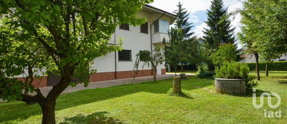 House 10 rooms of 240 m² in Saliceto (12079)