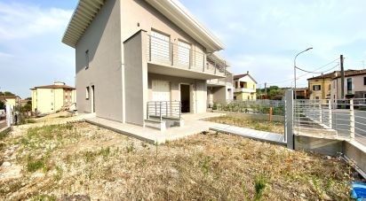 Land 4 rooms of 140 m² in Volta Mantovana (46049)