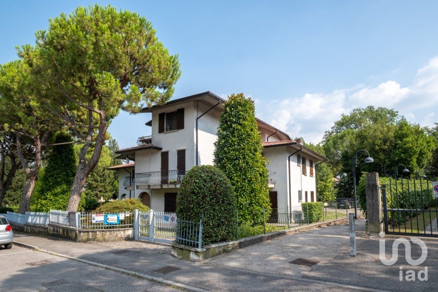 Three-room apartment of 77 m² in Sirmione (25019)