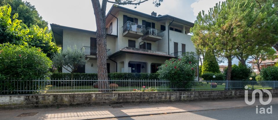 Three-room apartment of 77 m² in Sirmione (25019)