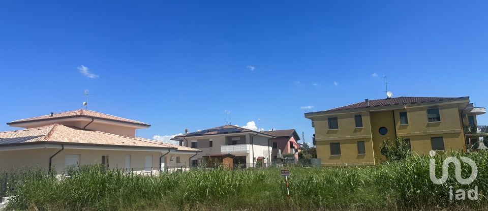 Land of 630 m² in Isola Rizza (37050)