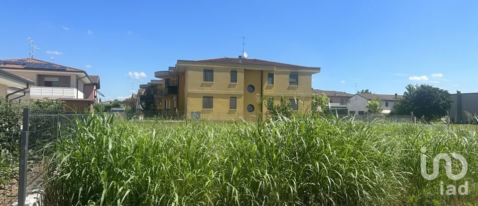 Land of 630 m² in Isola Rizza (37050)