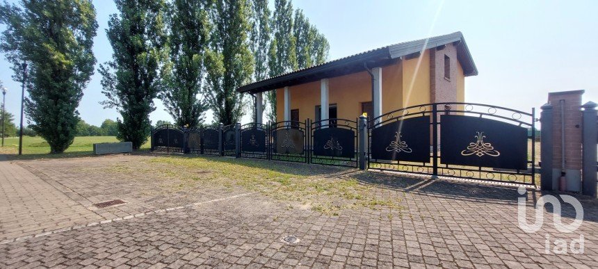 Farm 8 rooms of 200 m² in Bagnolo in Piano (42011)