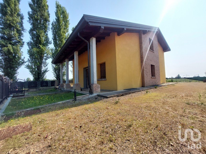 Farm 8 rooms of 200 m² in Bagnolo in Piano (42011)