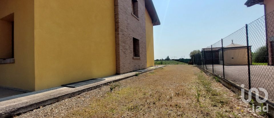 Farm 8 rooms of 200 m² in Bagnolo in Piano (42011)