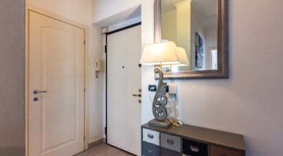 Two-room apartment of 63 m² in Milano (20149)