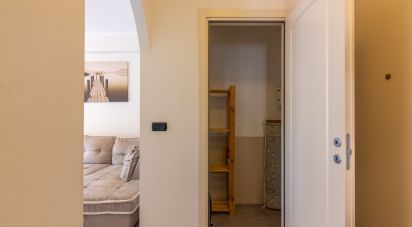 Two-room apartment of 63 m² in Milano (20149)