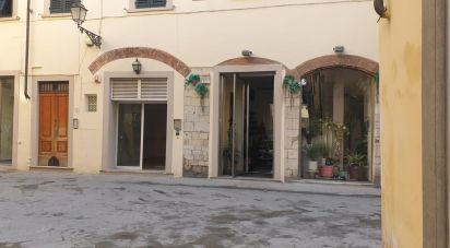 Shop / premises commercial of 28 m² in Prato (59100)