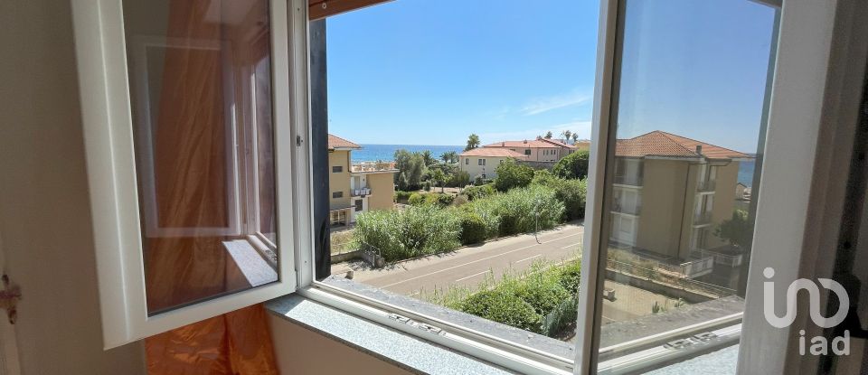 Three-room apartment of 64 m² in Santo Stefano al Mare (18010)