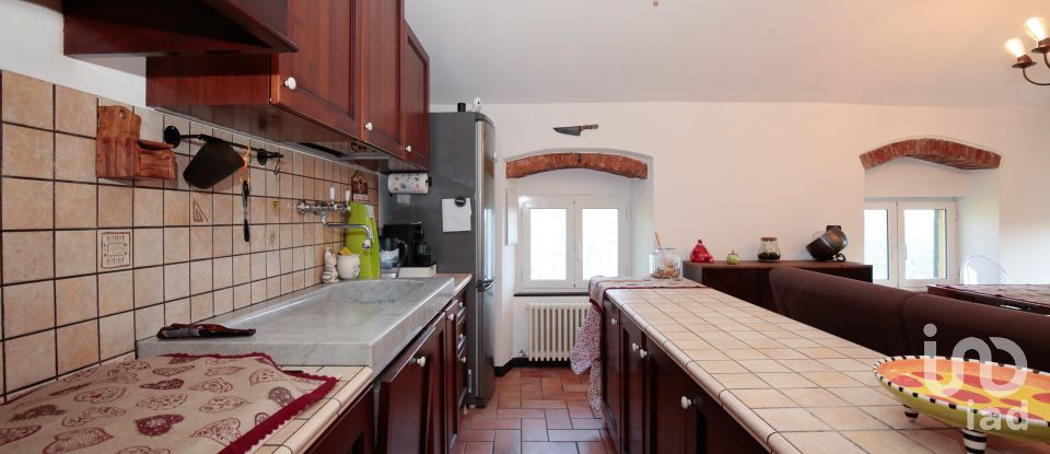 Barn conversion 5 rooms of 95 m² in Genova (16138)