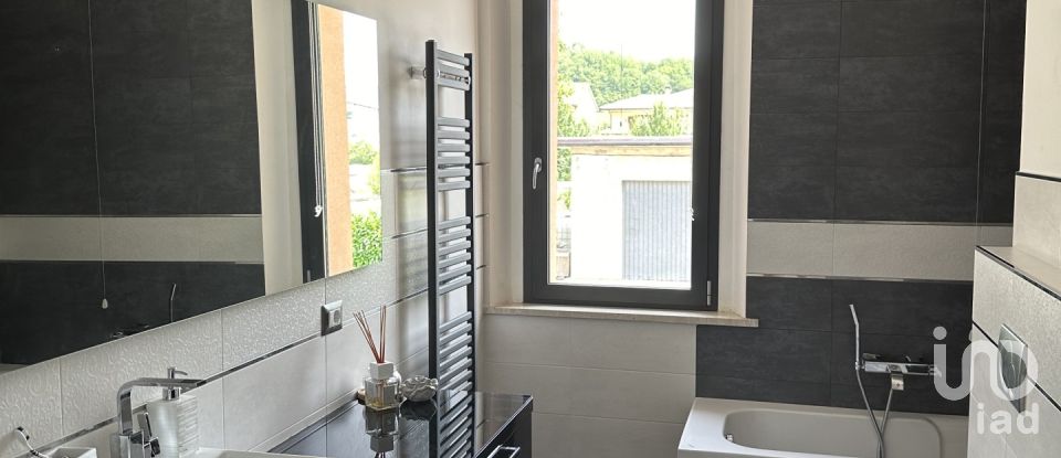 Casa 15 locali di 250 m² in Fabriano (60044)