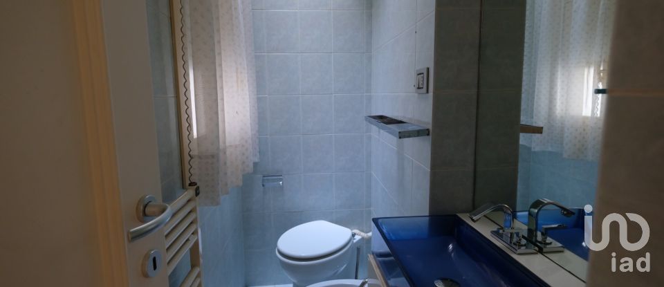 Hotel 7 rooms of 111 m² in Jesi (60035)