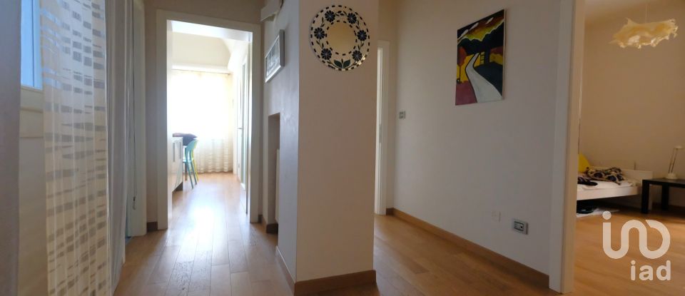 Hotel 7 rooms of 111 m² in Jesi (60035)