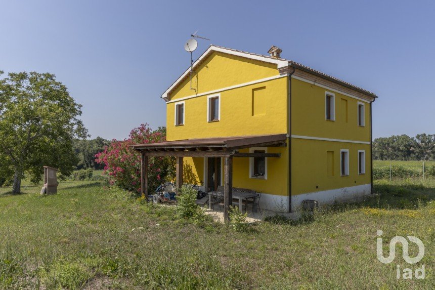 Casa 9 locali di 151 m² in Cingoli (62011)