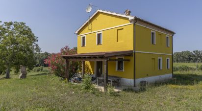 House 9 rooms of 151 m² in Cingoli (62011)