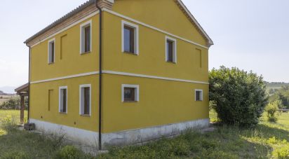 Casa 9 locali di 151 m² in Cingoli (62011)