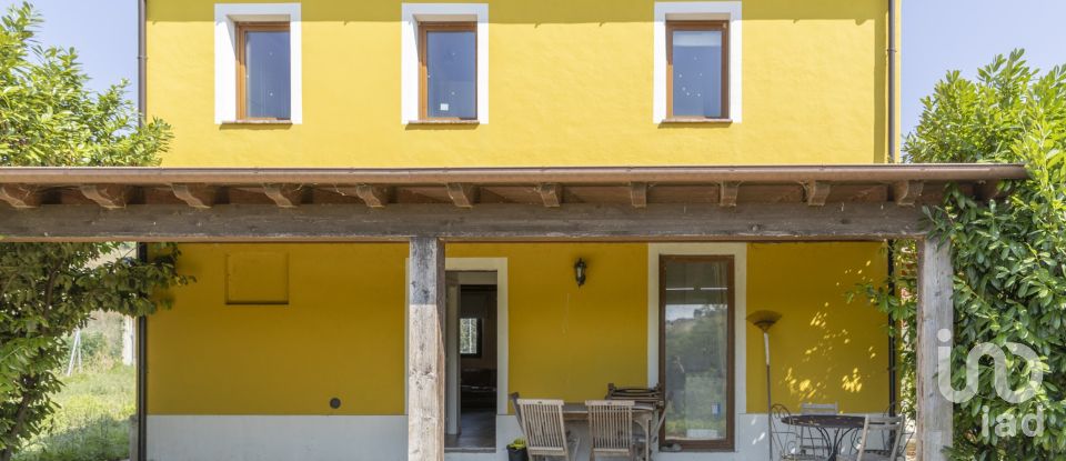 Casa 9 locali di 151 m² in Cingoli (62011)