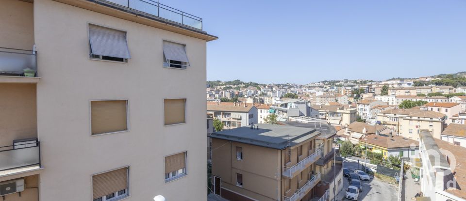 Appartamento 5 locali di 81 m² a Ancona (60126)