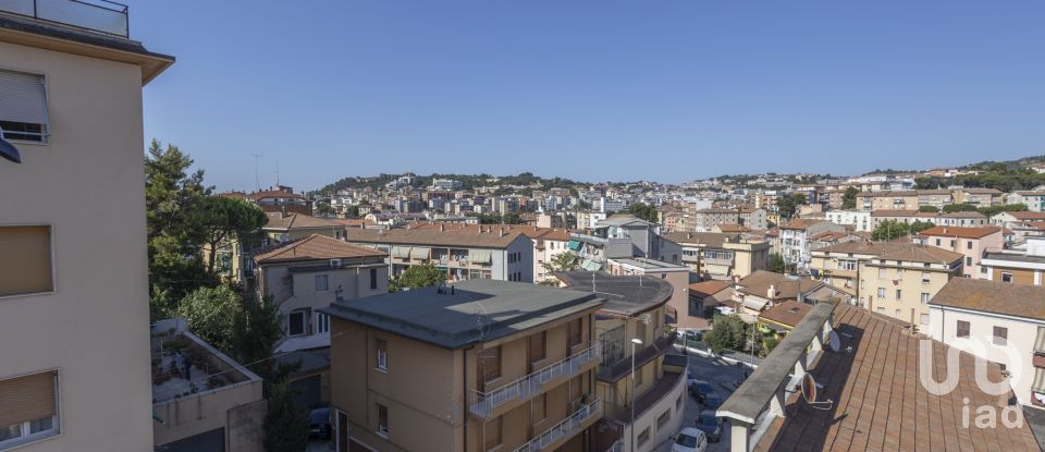 Appartamento 5 locali di 81 m² a Ancona (60126)