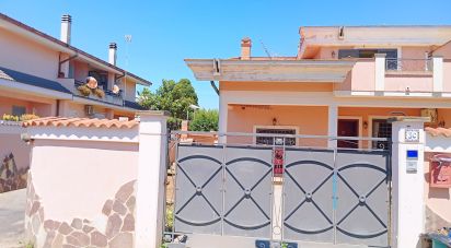 Town house 8 rooms of 210 m² in Pomezia (00071)