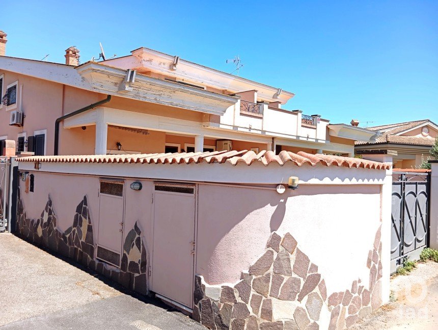 Town house 8 rooms of 210 m² in Pomezia (00071)