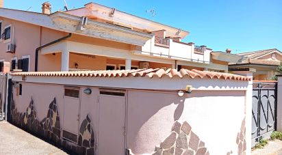 Town house 8 rooms of 210 m² in Pomezia (00071)