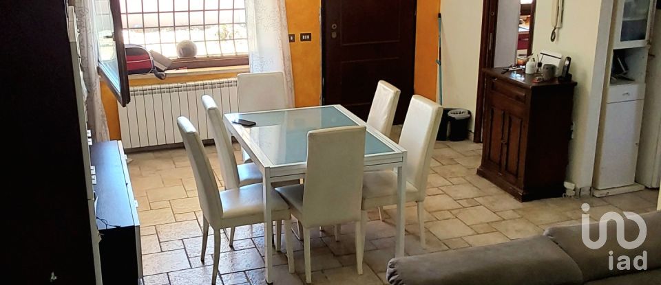 Casa indipendente 8 locali di 210 m² in Pomezia (00071)