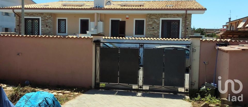 Town house 8 rooms of 210 m² in Pomezia (00071)