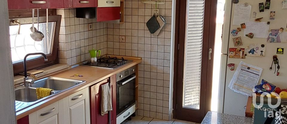 Casa indipendente 8 locali di 210 m² in Pomezia (00071)