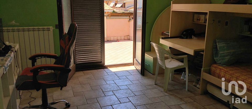 Casa indipendente 8 locali di 210 m² in Pomezia (00071)