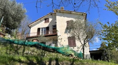 Town house 14 rooms of 267 m² in Lumarzo (16024)