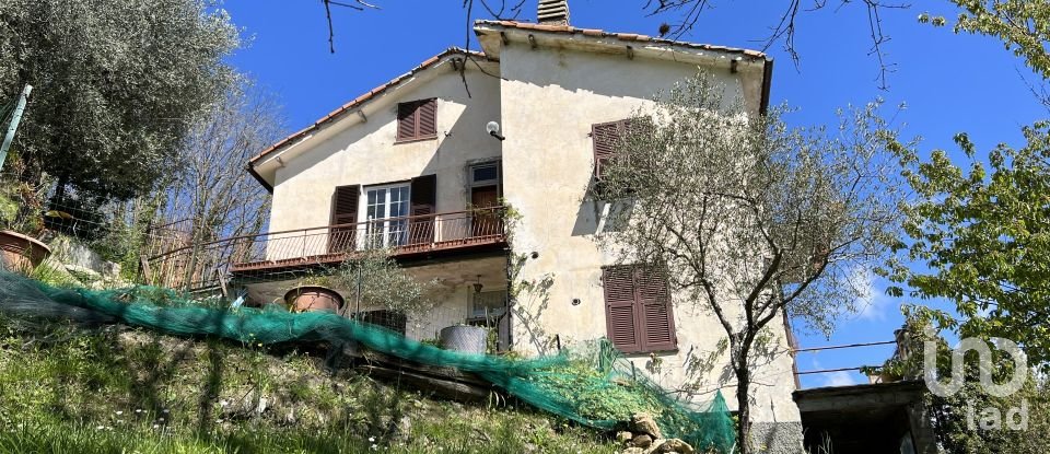 Casa indipendente 14 locali di 267 m² in Lumarzo (16024)