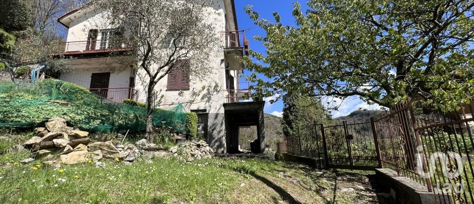 Casa indipendente 14 locali di 267 m² in Lumarzo (16024)