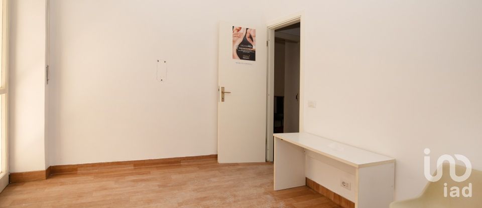 Two-room apartment of 80 m² in Roma (00175)