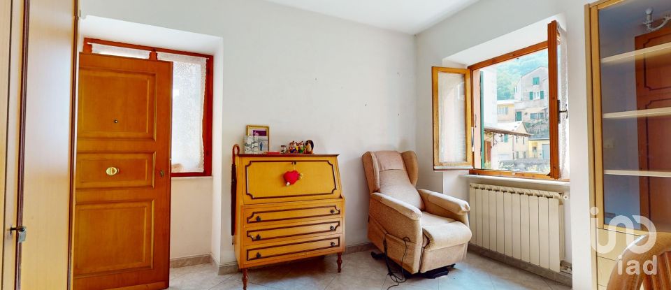 Farm 8 rooms of 145 m² in Genova (16155)