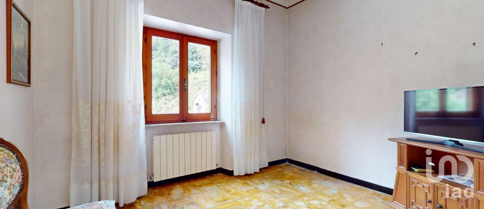 Farm 8 rooms of 145 m² in Genova (16155)