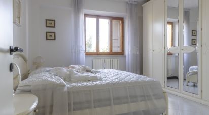 House 14 rooms of 300 m² in Cingoli (62011)