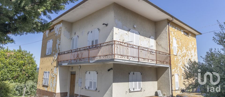 Casa 14 locali di 300 m² in Cingoli (62011)