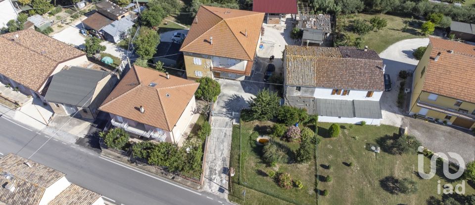 Casa 14 locali di 300 m² in Cingoli (62011)