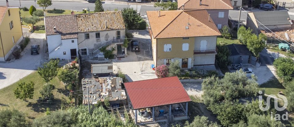 Casa 14 locali di 300 m² in Cingoli (62011)