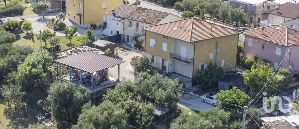 Casa 14 locali di 300 m² in Cingoli (62011)