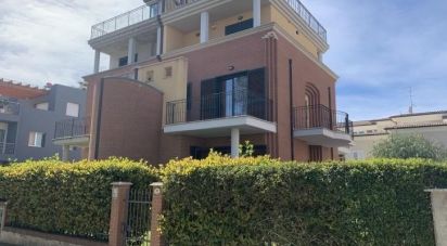 Town house 9 rooms of 185 m² in Giulianova (64021)