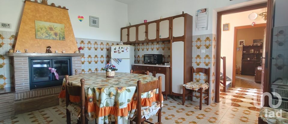 Town house 7 rooms of 232 m² in Alatri (03010)