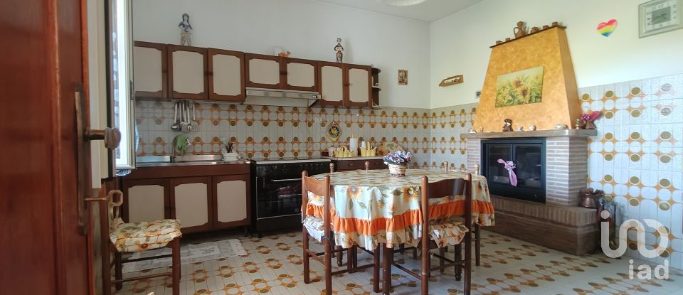 Town house 7 rooms of 232 m² in Alatri (03010)