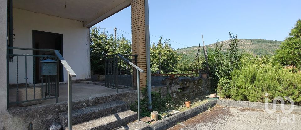 Town house 7 rooms of 232 m² in Alatri (03010)