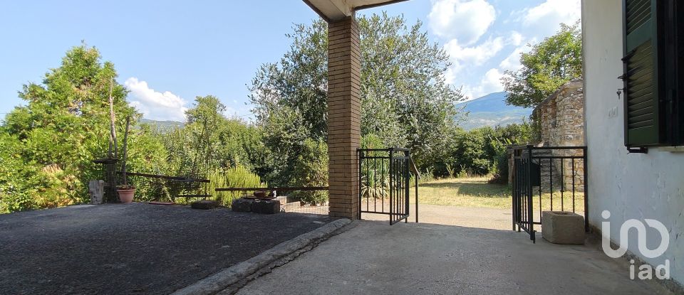 Town house 7 rooms of 232 m² in Alatri (03010)