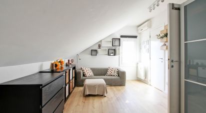 Two-room apartment of 30 m² in Roma (00159)