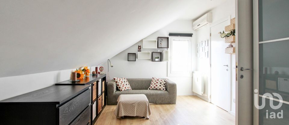 Two-room apartment of 30 m² in Roma (00159)