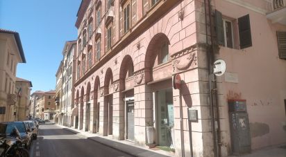 Shop / premises commercial of 48 m² in Ancona (60131)